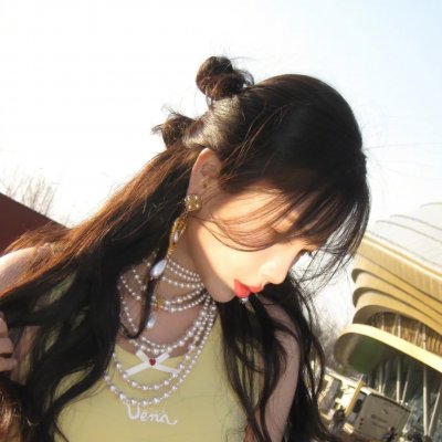 埃莱扎·施莱辛格：战妆